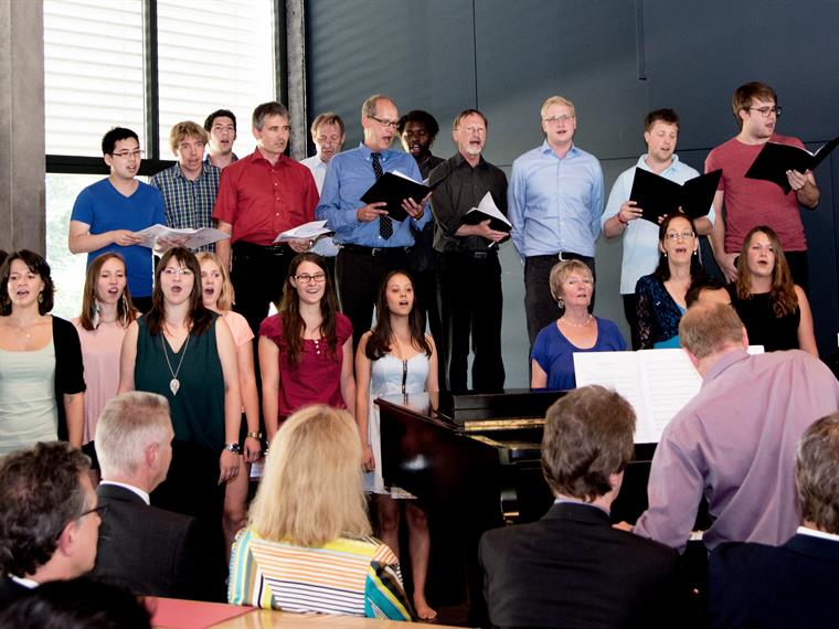 Der Chor der Hochschule Ulm bei der Absolventenverabschiedung