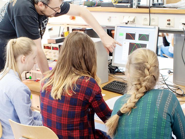 Girls‘Day 2016 an der Hochschule Ulm bietet rund 60 Mädchen Einblick in die Welt der Technik